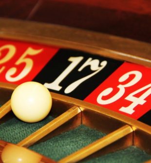 Spider Solitaire er et populært kortspil, der falder ind under den store paraply af casinospil